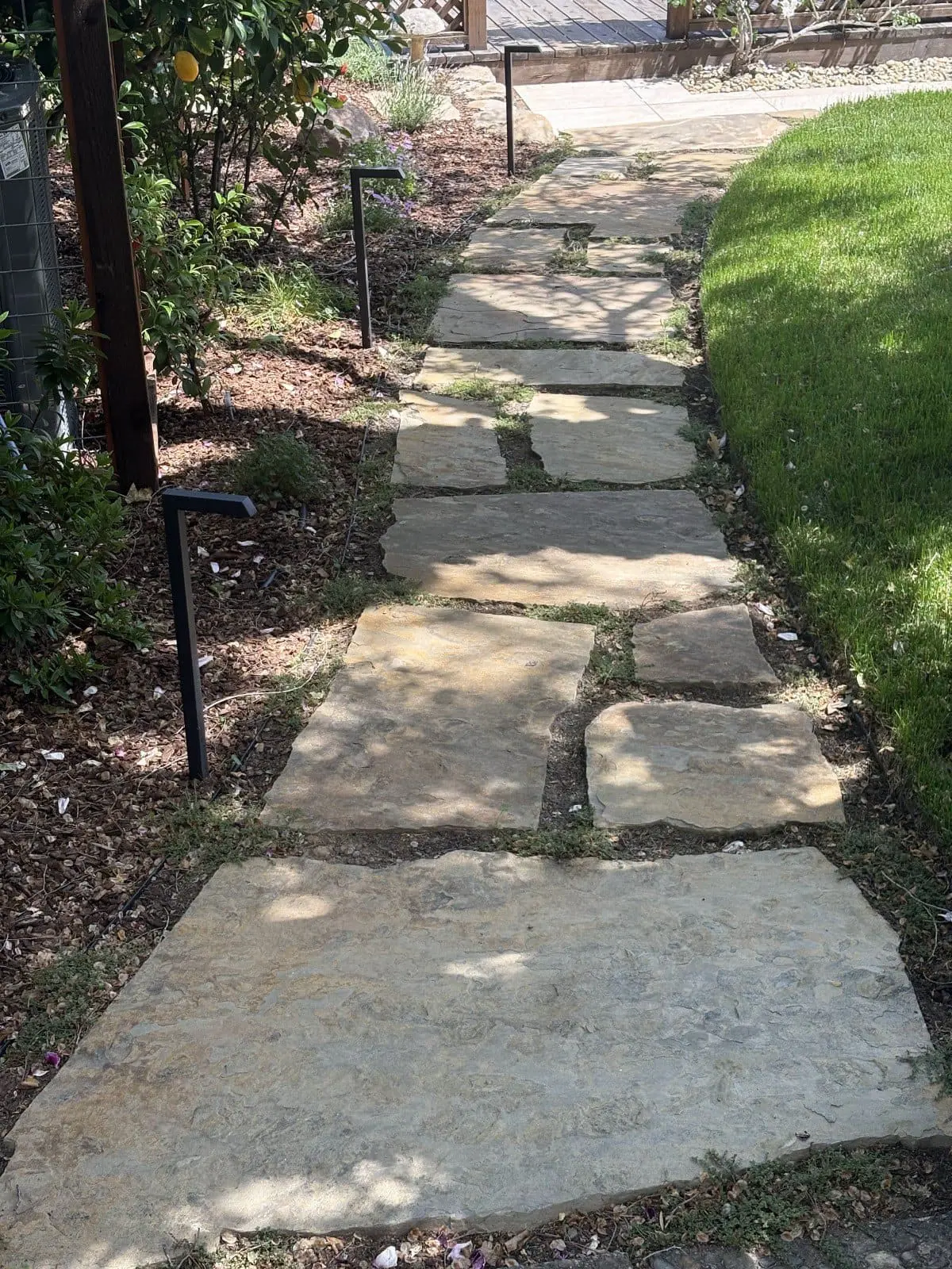 Natural flagstone walkway design and masonry installation in Napa, CA