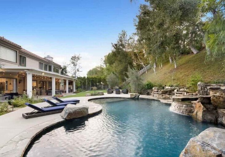 luxury pool landscaping ideas
