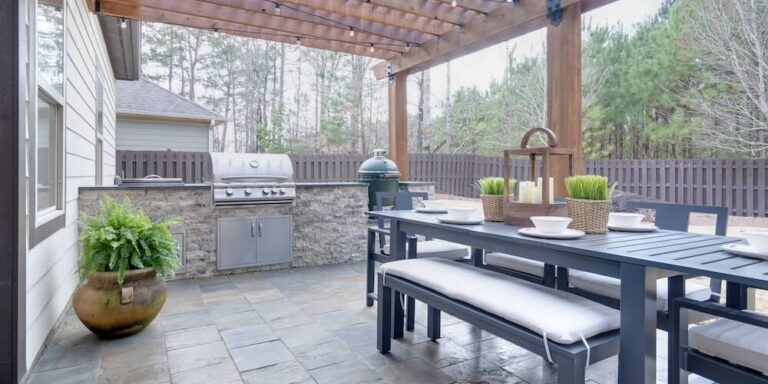 outdoor kitchen